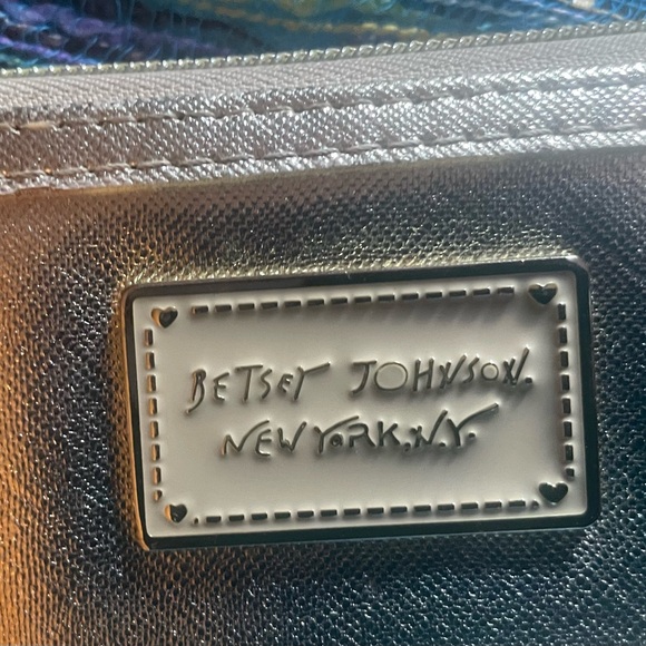 Betsey Johnson fun sparkly gold wallet. Measures approximately 8 x 4”. NWOT - Picture 4 of 13